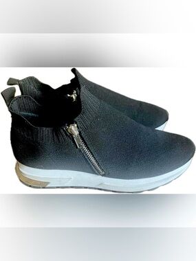 Steve Madden Black & White Slip On Sneakers with zippers. Women’s size 8.5